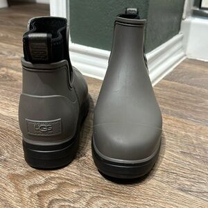 UGG rainboots
